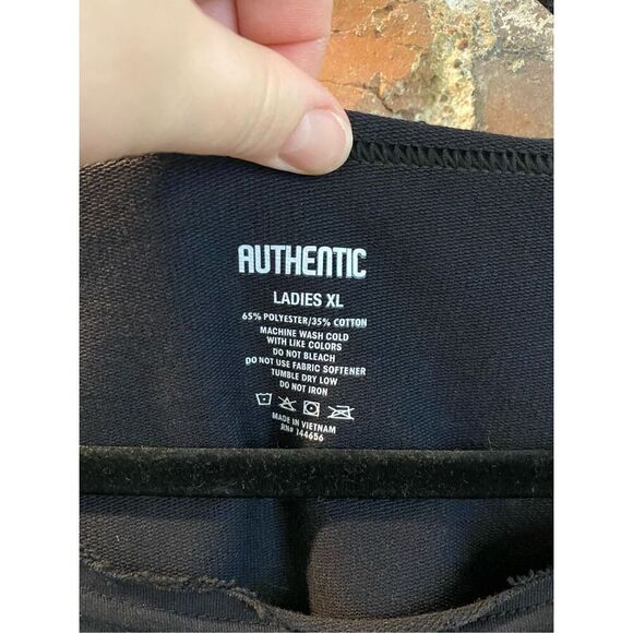 Authentic IOWA HAWKEYES Black Evelyn 3/4 Sleeve with Hawkeye Embroidered Emblem - Picture 8 of 13